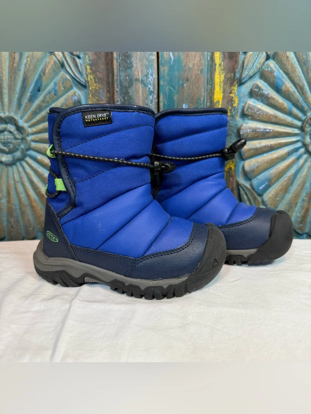 Keen winter boots little kid size 8